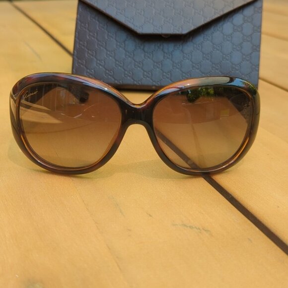 Gucci Brown Oversized Sunglasses with Tortoiseshell Frame - Great Condition - Picture 5 of 6